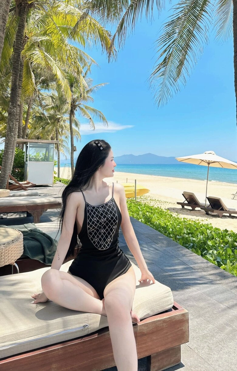 Vợ cũ việt anh u40 lên đồ vẫn trẻ như gái đôi mươi được khen quyến rũ không kém ngọc trinh