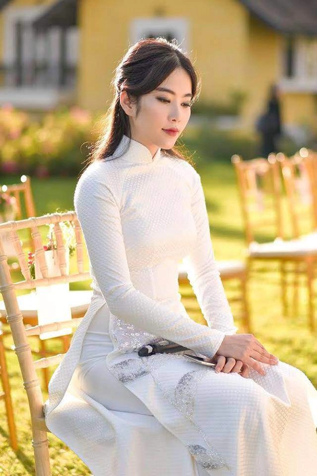 Vừa khoe giảm cân thành công nam em lại bị lộ gương mặt tròn trĩnh và thân hình 34 khúc