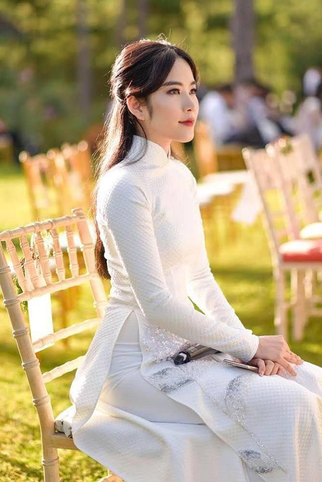 Vừa khoe giảm cân thành công nam em lại bị lộ gương mặt tròn trĩnh và thân hình 34 khúc