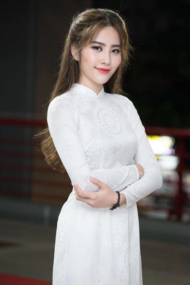 Vừa khoe giảm cân thành công nam em lại bị lộ gương mặt tròn trĩnh và thân hình 34 khúc