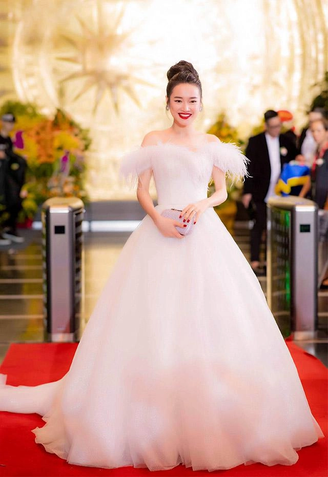 Vướng nghi vấn bầu trước hôn nhân nhã phương vẫn thừa sức rạng rỡ chẳng có dấu hiệu tăng cân
