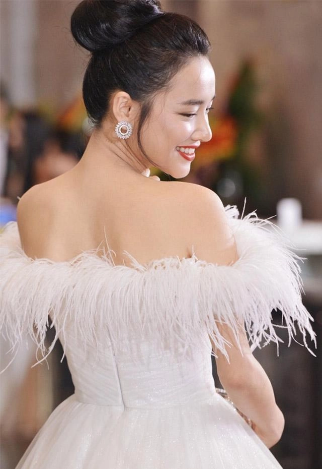 Vướng nghi vấn bầu trước hôn nhân nhã phương vẫn thừa sức rạng rỡ chẳng có dấu hiệu tăng cân