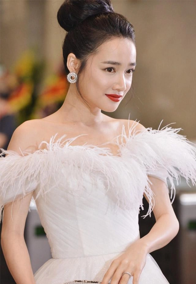 Vướng nghi vấn bầu trước hôn nhân nhã phương vẫn thừa sức rạng rỡ chẳng có dấu hiệu tăng cân