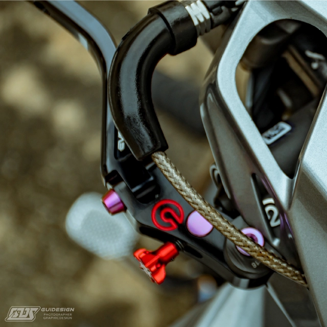 Wave 125i độ đẳng cấp của biker thái - hướng đến sắc đỏ để làm nổi tông màu xám