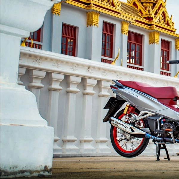Wave 125i độ đẳng cấp của biker thái - hướng đến sắc đỏ để làm nổi tông màu xám