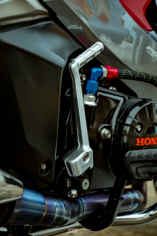 Wave 125i độ đẳng cấp của biker thái - hướng đến sắc đỏ để làm nổi tông màu xám