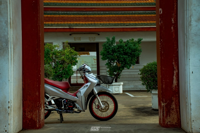 Wave 125i độ đẳng cấp của biker thái - hướng đến sắc đỏ để làm nổi tông màu xám