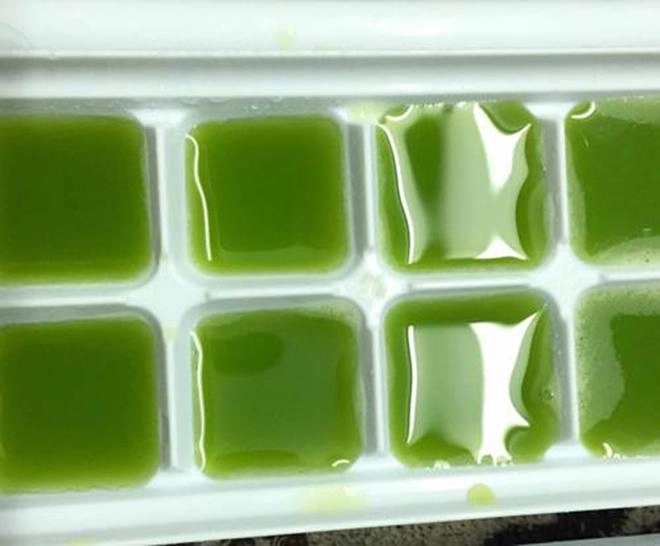 Xay mướp đắng rồi ép lấy làm đá viên thần dược nâng tông da-trị mụn siêu cấp