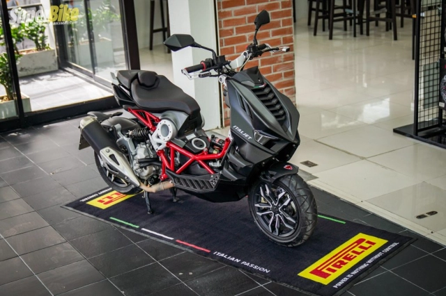 Xe tay ga cao cấp italjet dragster 300 sẽ thu hút mọi ánh nhìn khi xuống đường