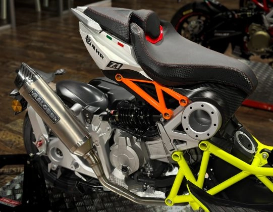 Xe tay ga cao cấp italjet dragster 300 sẽ thu hút mọi ánh nhìn khi xuống đường