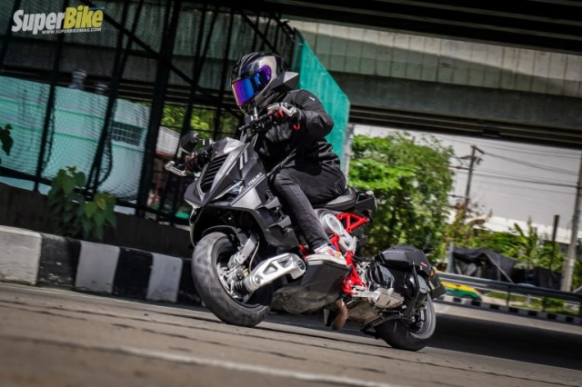 Xe tay ga cao cấp italjet dragster 300 sẽ thu hút mọi ánh nhìn khi xuống đường