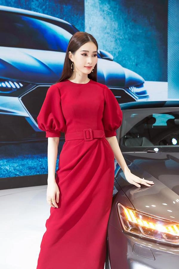 Xinh đẹp là thế hh đặng thu thảo vẫn bị các thánh soi tăm tia bởi lỗi trang điểm này