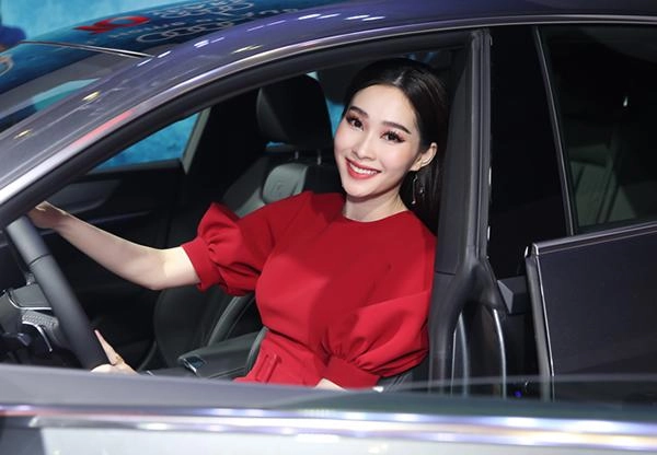Xinh đẹp là thế hh đặng thu thảo vẫn bị các thánh soi tăm tia bởi lỗi trang điểm này