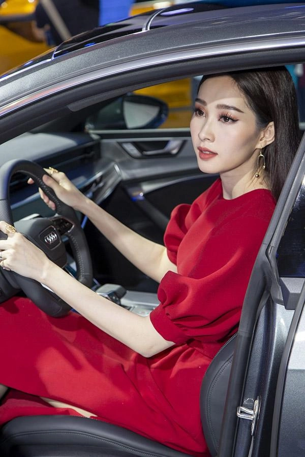 Xinh đẹp là thế hh đặng thu thảo vẫn bị các thánh soi tăm tia bởi lỗi trang điểm này