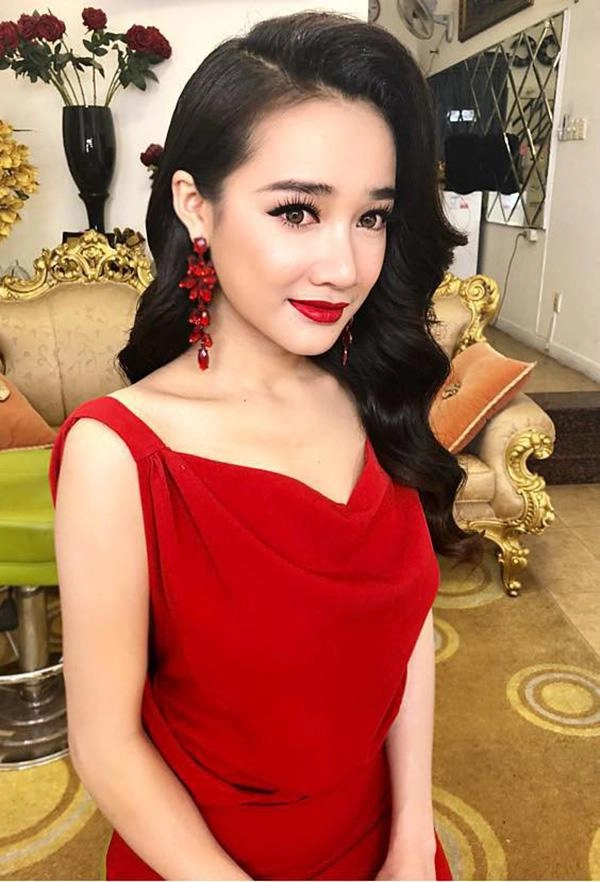 Xinh đẹp là thế hh đặng thu thảo vẫn bị các thánh soi tăm tia bởi lỗi trang điểm này
