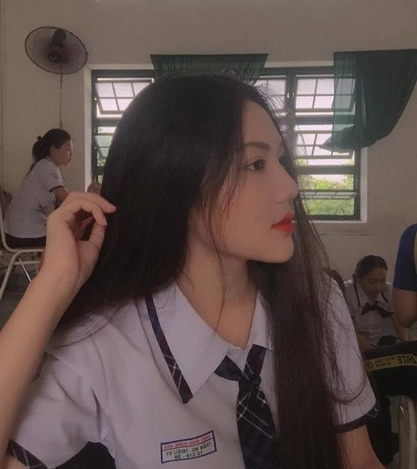 Xuất hiện cô nàng triệu vy bản sao đẹp hơn cả bản chính khiến ai cũng nao lòng