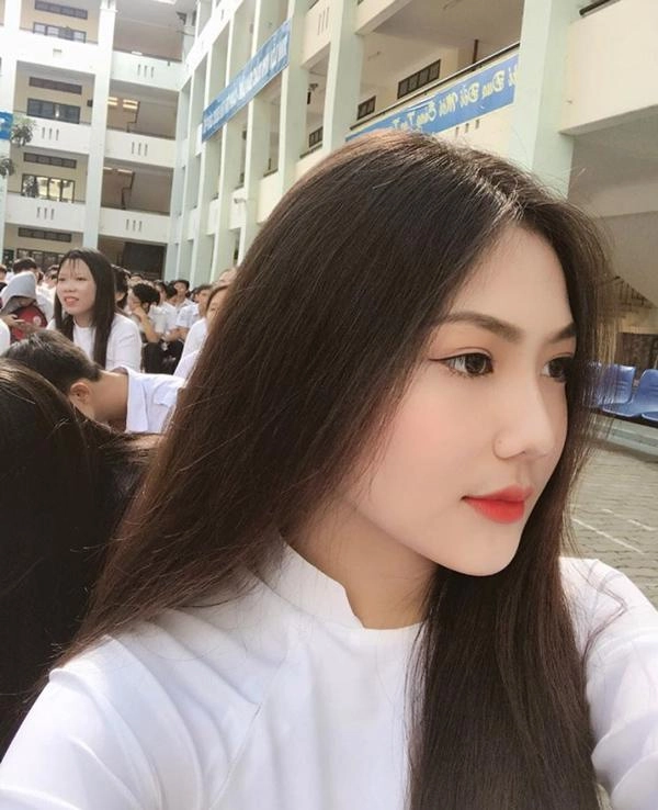 Xuất hiện cô nàng triệu vy bản sao đẹp hơn cả bản chính khiến ai cũng nao lòng