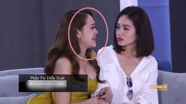 Xuất hiện tại the face minh hằng gây ngạc nhiên bởi chiếc cằm muốn xuyên thủng vạn vật