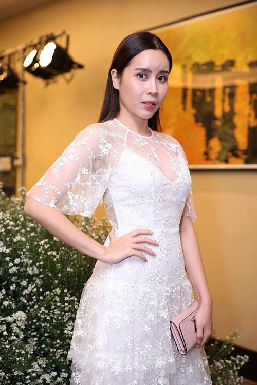 Xuất hiện với diện mạo khác lạ phải chăng lưu hương giang chạy theo trào lưu độn trán
