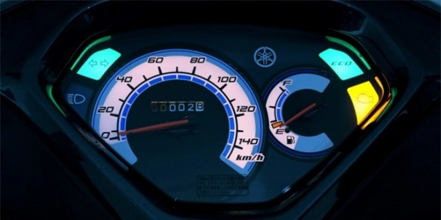 Yamaha bất ngờ ra mắt axis z 2025 thiết kế thể thao cốp rộng hơn lead nhưng giá đắt ngang airblade