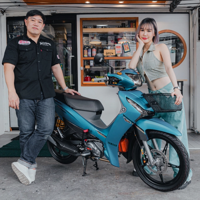 Yamaha finn 115 độ hết bài đọ sắc bên cạnh cô nàng nóng bỏng