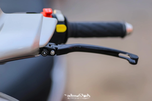 Yamaha nouvo thay đổi tất cả mọi thứ để đuổi kịp thời đại