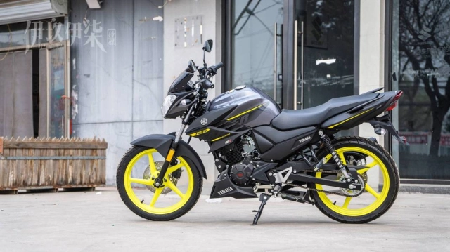 Ys150 2025 sở hữu kiểu dáng yamaha fz tuy nhiên dàn chân lại vô cùng độc lạ