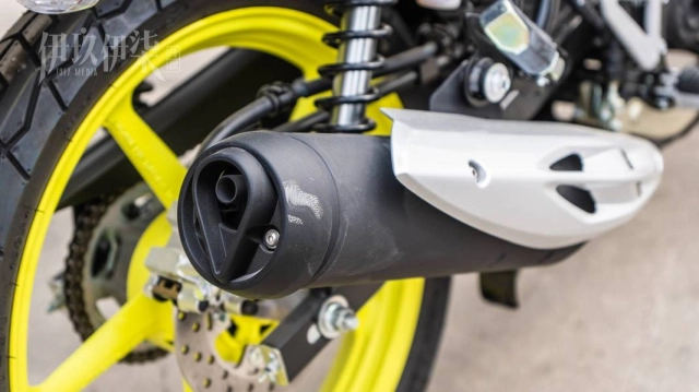 Ys150 2025 sở hữu kiểu dáng yamaha fz tuy nhiên dàn chân lại vô cùng độc lạ