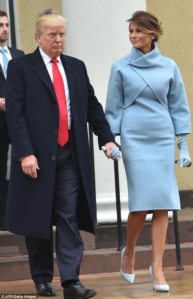 10 lần chọn đồ chuẩn nhất của bà melania trong một năm làm phu nhân tổng thống mỹ