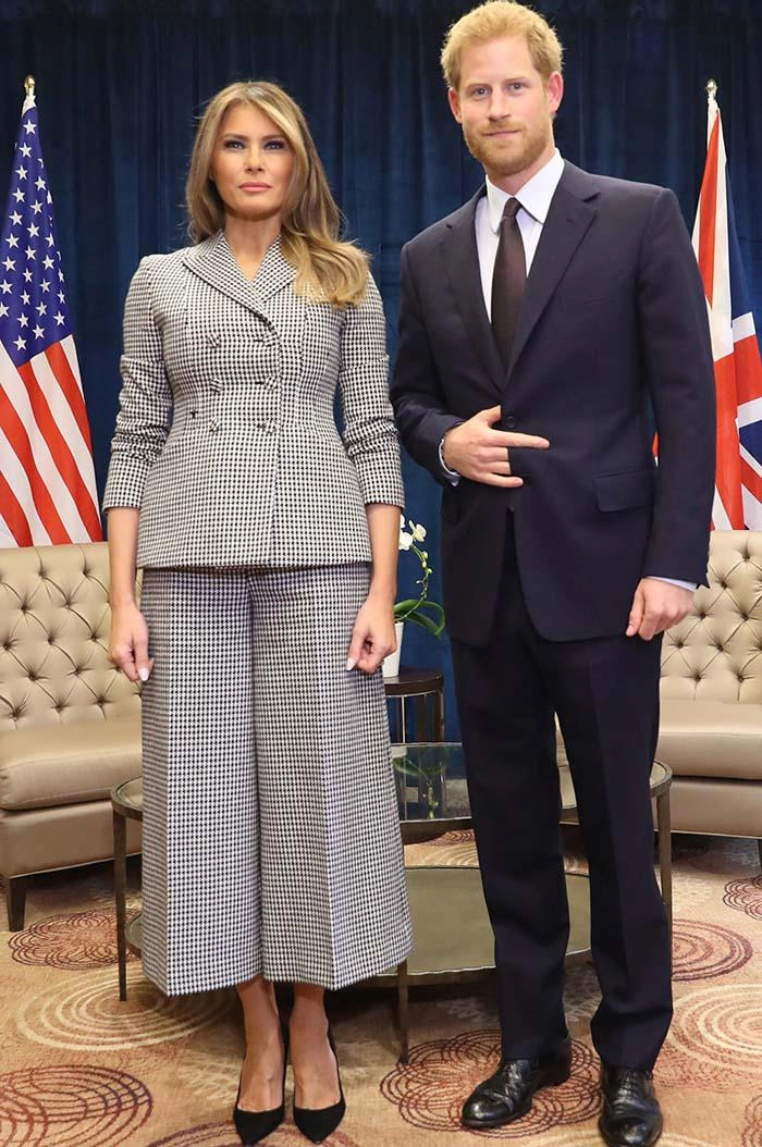 10 lần chọn đồ chuẩn nhất của bà melania trong một năm làm phu nhân tổng thống mỹ