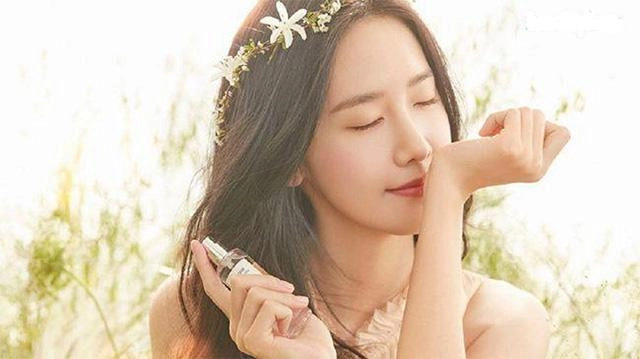 10 nước hoa nữ cao cấp với hương thơm dịu được phái đẹp mê mẩn