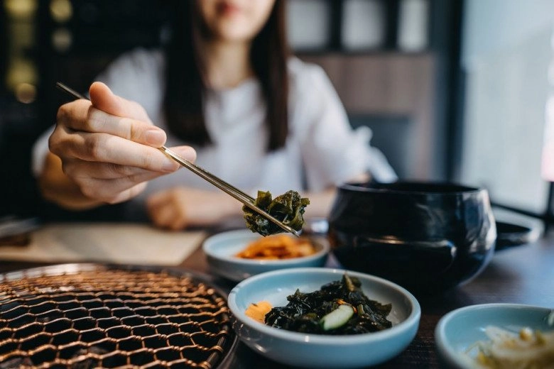 10 thực phẩm khiến da dễ bắt nắng chị em muốn ăn phải lựa đúng thời điểm nếu không da ngày càng sạm đen