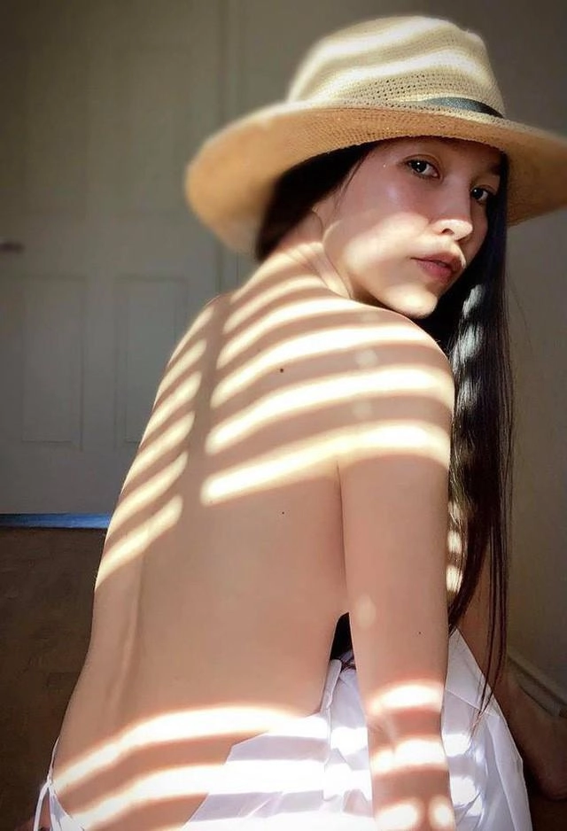 18 năm làm mẹ đơn thân nữ ca sĩ này vẫn tươi trẻ khoe ảnh nude gây sốt dân mạng