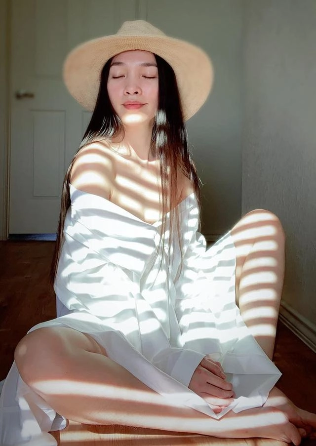 18 năm làm mẹ đơn thân nữ ca sĩ này vẫn tươi trẻ khoe ảnh nude gây sốt dân mạng