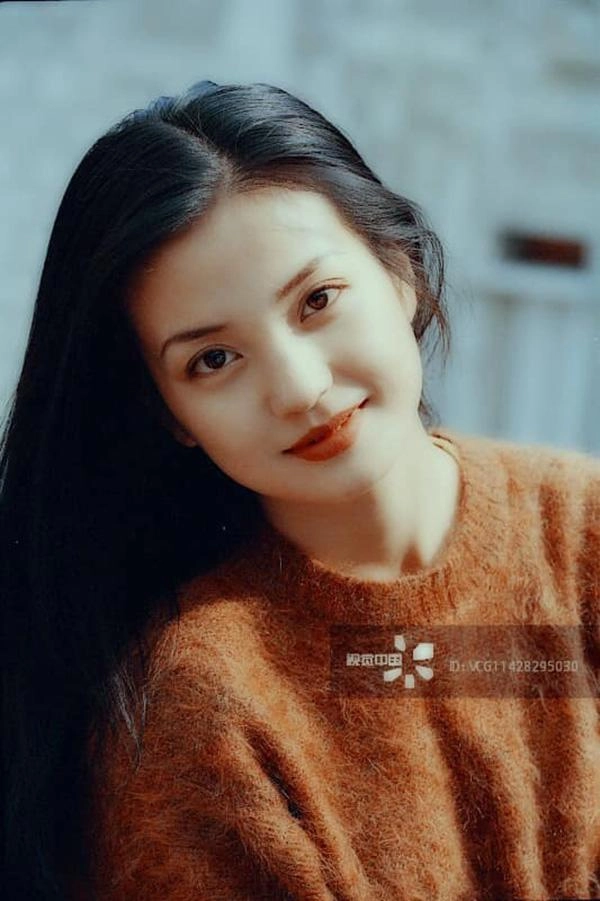 20 tuổi thần thái đã ngời ngời bảo sao triệu vy được phong là một trong tứ đại hoa đán