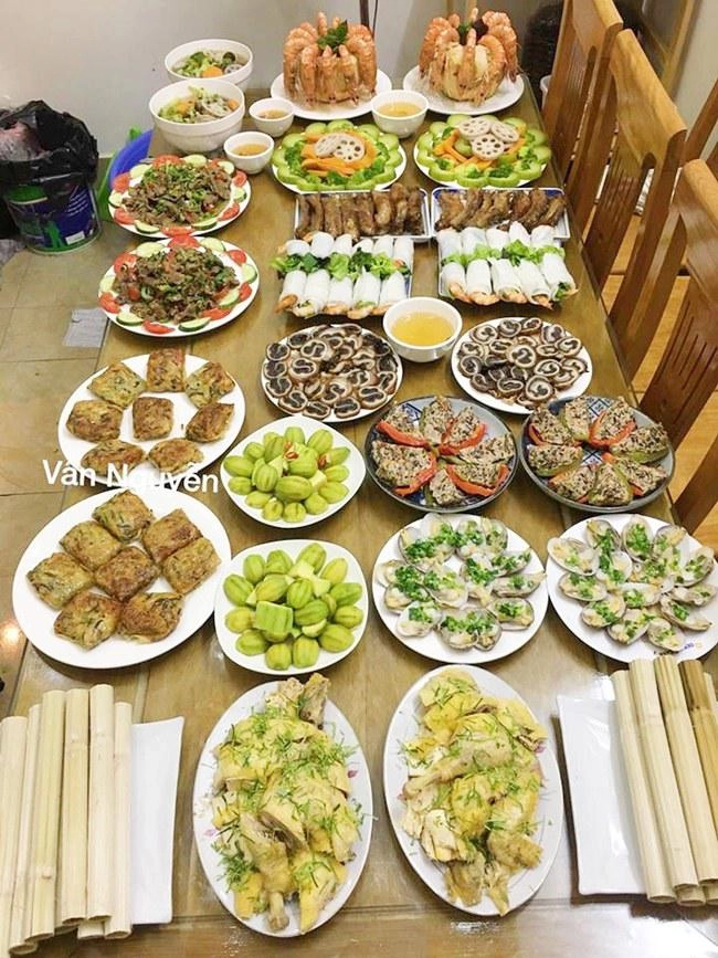 4 tiếng làm 2 mâm cơm đãi 20 khách 8x khiến bố mẹ tưởng đặt cơm nhà hàng hạng sang