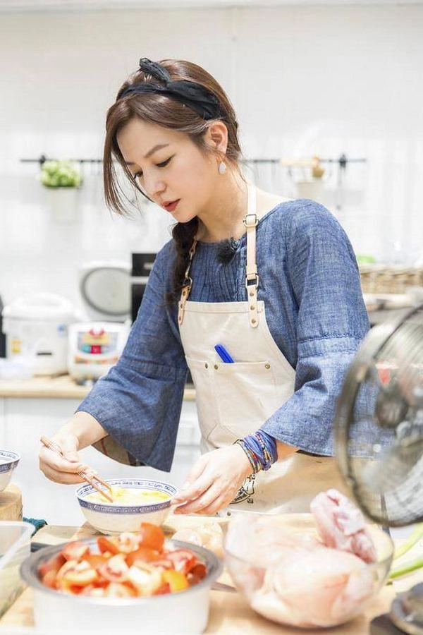 43 tuổi vẫn trẻ trung hệt gái 20 hóa ra triệu vy nhờ vào mấy liều thuốc bất tử này