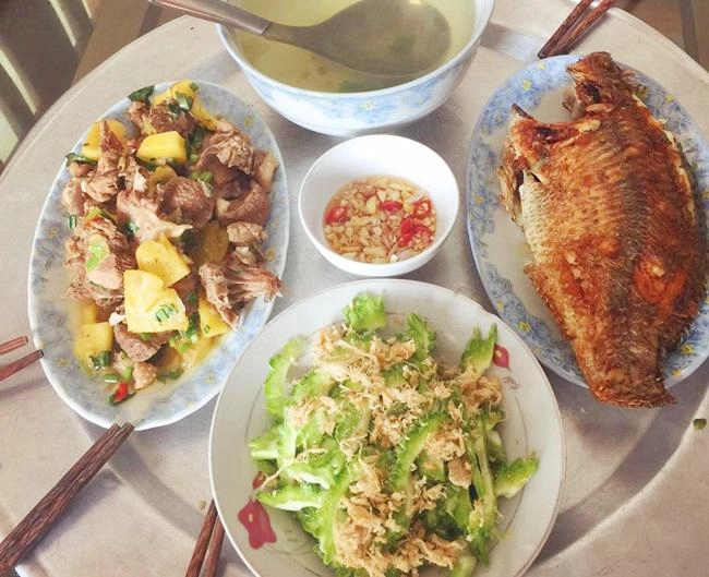 9x xinh đẹp chia sẻ những bữa cơm đầy ắp món ngon chỉ 25 nghìn đồngngười