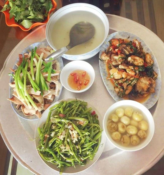 9x xinh đẹp chia sẻ những bữa cơm đầy ắp món ngon chỉ 25 nghìn đồngngười