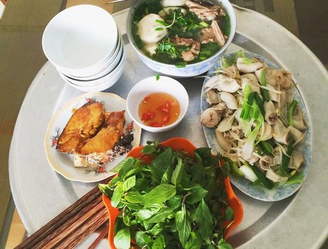 9x xinh đẹp chia sẻ những bữa cơm đầy ắp món ngon chỉ 25 nghìn đồngngười