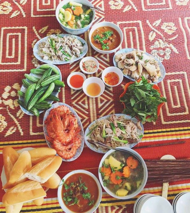 9x xinh đẹp chia sẻ những bữa cơm đầy ắp món ngon chỉ 25 nghìn đồngngười