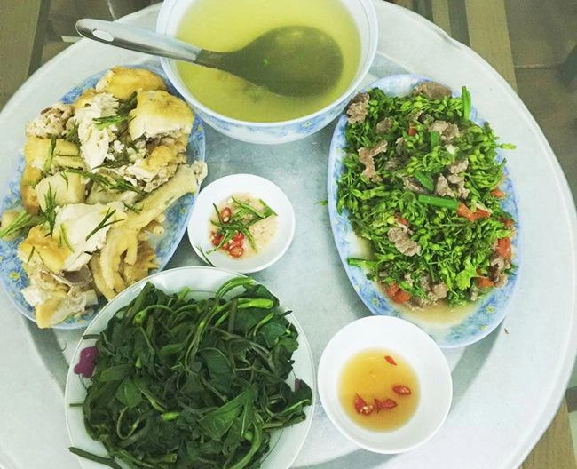 9x xinh đẹp chia sẻ những bữa cơm đầy ắp món ngon chỉ 25 nghìn đồngngười