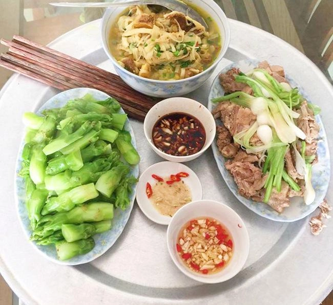 9x xinh đẹp chia sẻ những bữa cơm đầy ắp món ngon chỉ 25 nghìn đồngngười