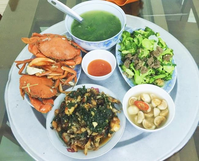 9x xinh đẹp chia sẻ những bữa cơm đầy ắp món ngon chỉ 25 nghìn đồngngười