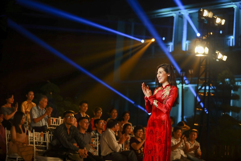 Á hậu tú anh btv hoài anh cùng hơn 30 btv mc truyền hình quá xinh đẹp khi làm mẫu