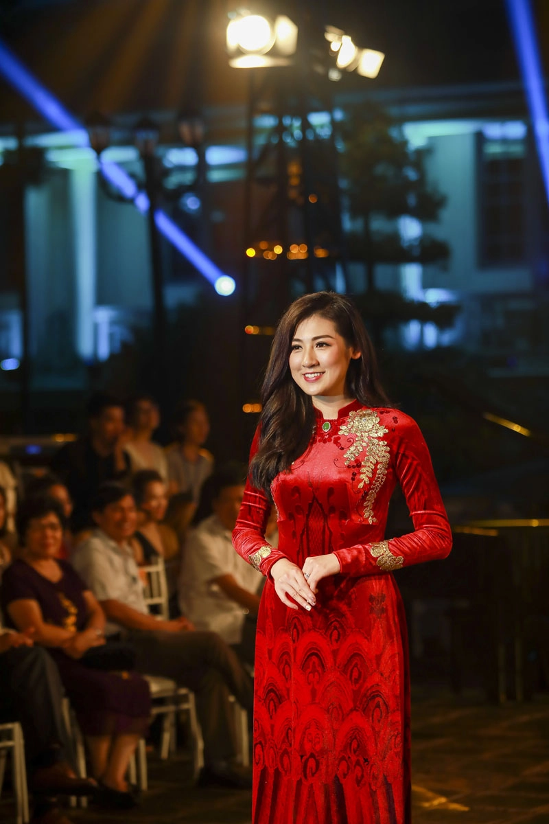 Á hậu tú anh btv hoài anh cùng hơn 30 btv mc truyền hình quá xinh đẹp khi làm mẫu