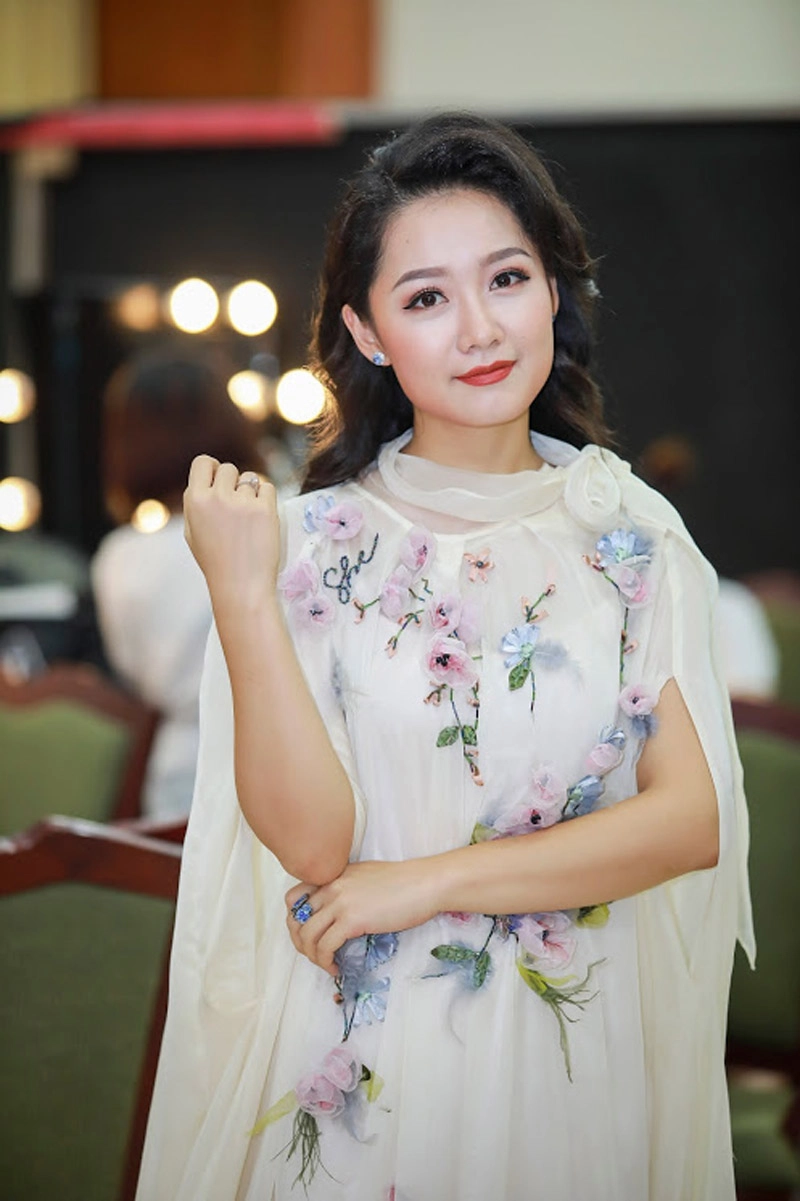 Á hậu tú anh btv hoài anh cùng hơn 30 btv mc truyền hình quá xinh đẹp khi làm mẫu