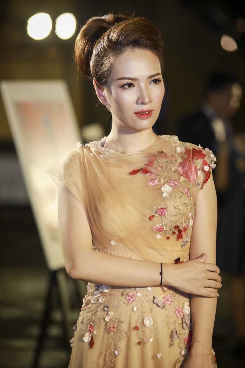 Á hậu tú anh btv hoài anh cùng hơn 30 btv mc truyền hình quá xinh đẹp khi làm mẫu