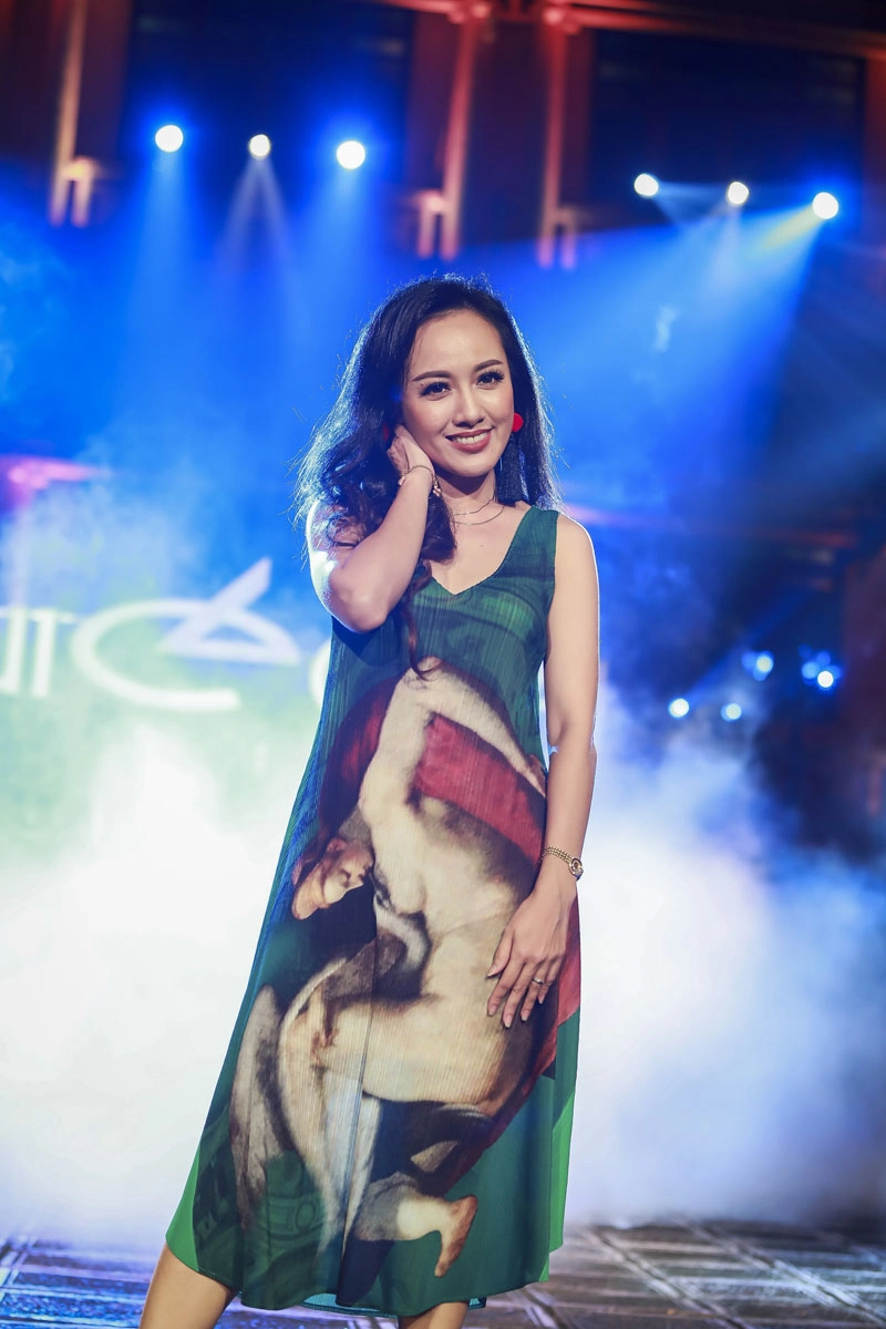 Á hậu tú anh btv hoài anh cùng hơn 30 btv mc truyền hình quá xinh đẹp khi làm mẫu