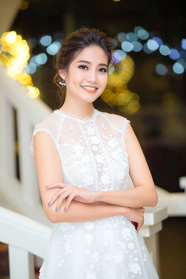á khôi bị tước danh hiệu nguyễn thị thành gợi cảm tái xuất sau thời gian vắng bóng